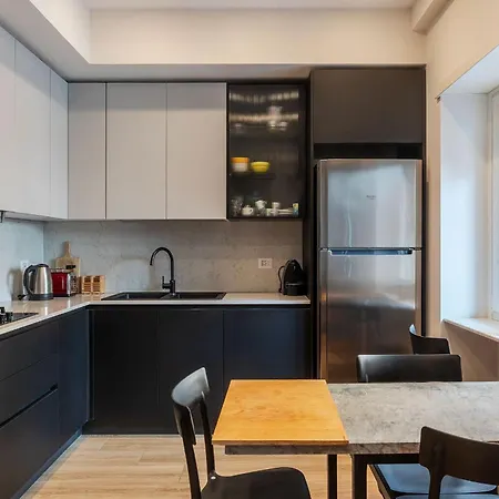 Guesthost - Charming Metro Cipro Apartman