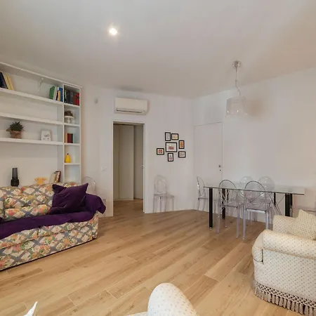 Apartmán Guesthost - Charming Metro Cipro *