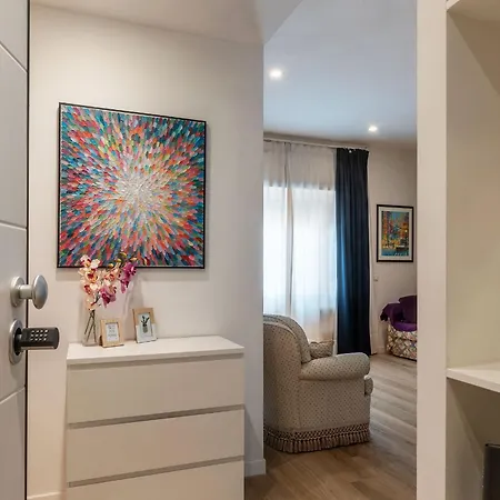 Guesthost - Charming Metro Cipro * Řím