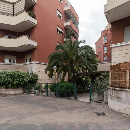 Guesthost - Charming Metro Cipro